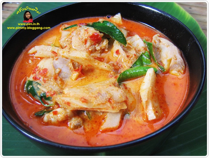 http://pim.in.th/images/all-side-dish-chicken-egg-duck/chicken-in-red-curry-with-sour-bamboo-shoot/kang-kai-normaidong-20.JPG