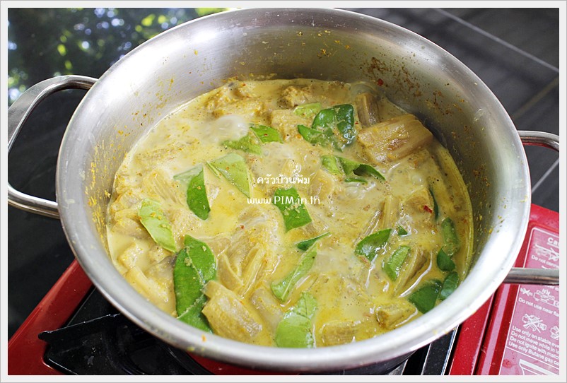 thai southern curry with chicken and banana stalk12