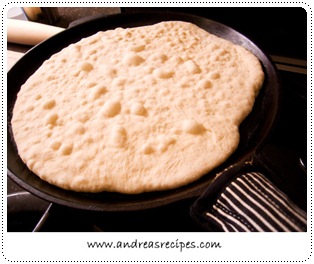 http://www.pim.in.th/images/faq-ingrediants/others/Grilled_pizza_dough_skillet.jpg