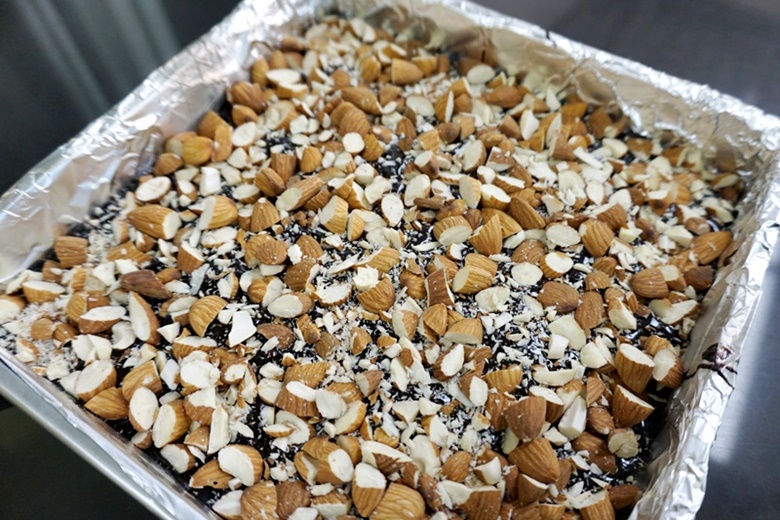 almond brownies 14