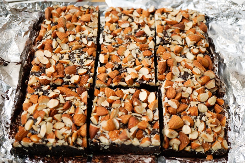 almond brownies 16