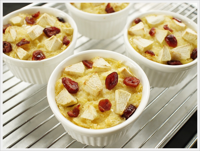 http://www.pim.in.th/images/all-bakery/apple-and-cranberries-bread-pudding/apple-and-cranberries-bread-pudding-23.JPG