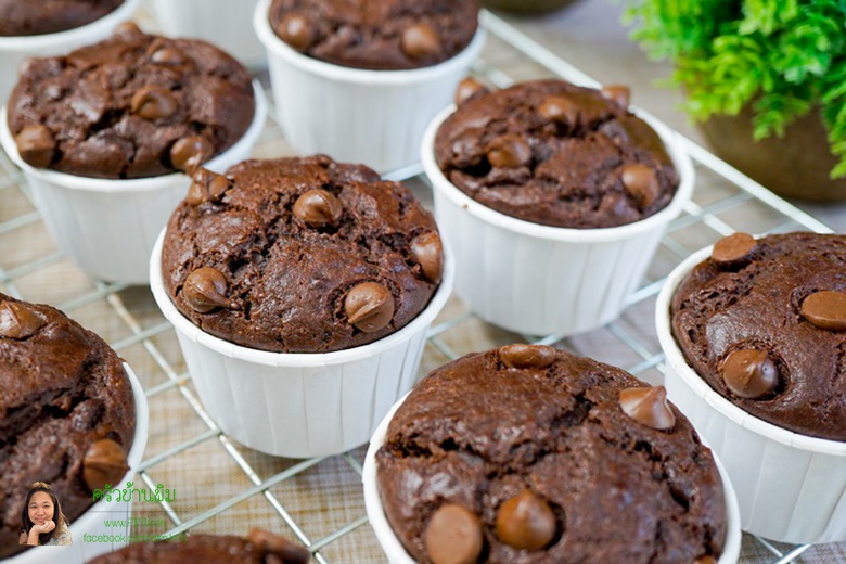 chocolate banana muffin 16