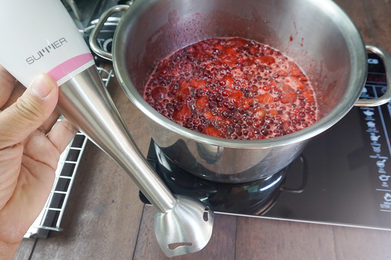 strawberry and cranberry jam 12