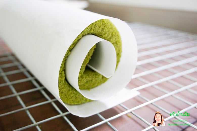 strawberry matcha roll cake 21