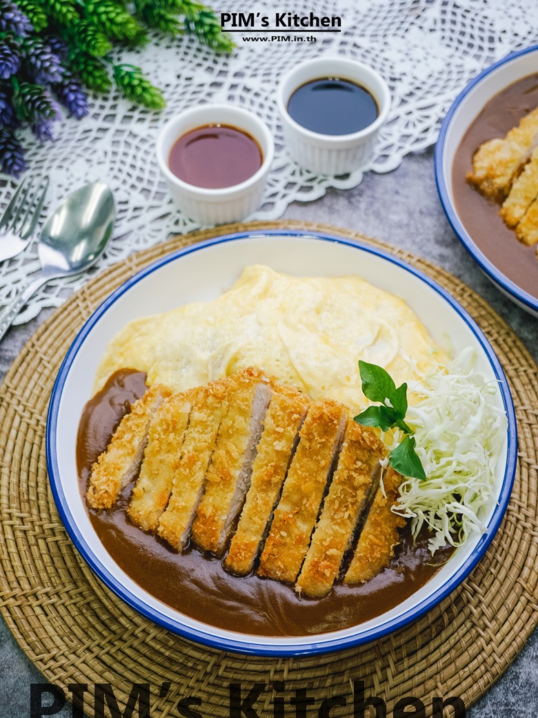deep fried pork with curry sauce and scrambled eggs 29