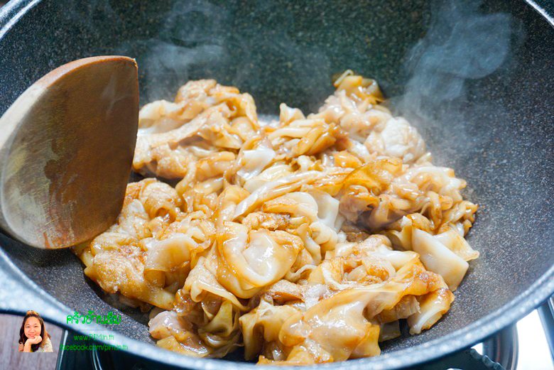 fried noodles in j chinese vegetarian gravy sauce 05
