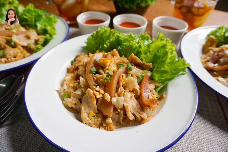 fried rice noodles with chicken 12