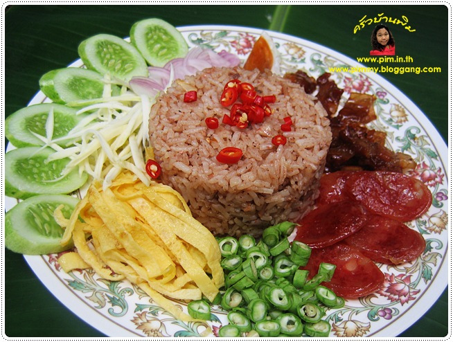 http://pim.in.th/images/all-one-dish-food/mixed-cooked-rice-with-shrimp-paste-sauce/Mixed-Cooked-Rice-wit-%20Shrimp-Paste-Sauce-03.JPG
