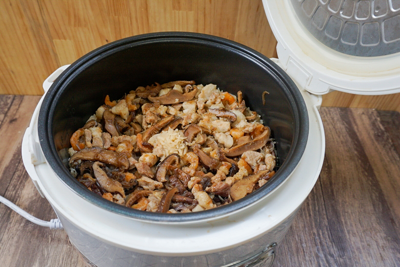 mixed rice in rice cooker 17