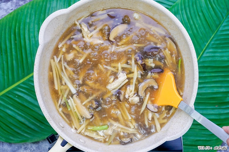 noodles with chicken gravy 16