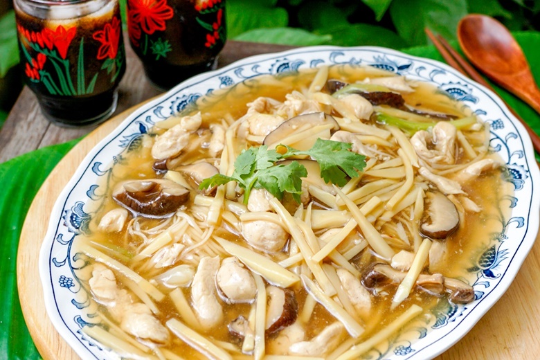 noodles with chicken gravy 17