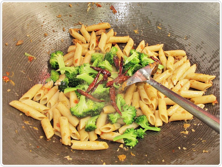 http://pim.in.th/images/all-one-dish-food/penne-pad-broccoli/penne-pad-broccoli-09.JPG