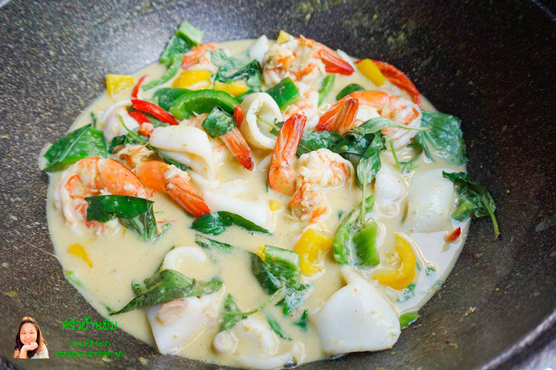 seafood green curry with spinach crepe 21