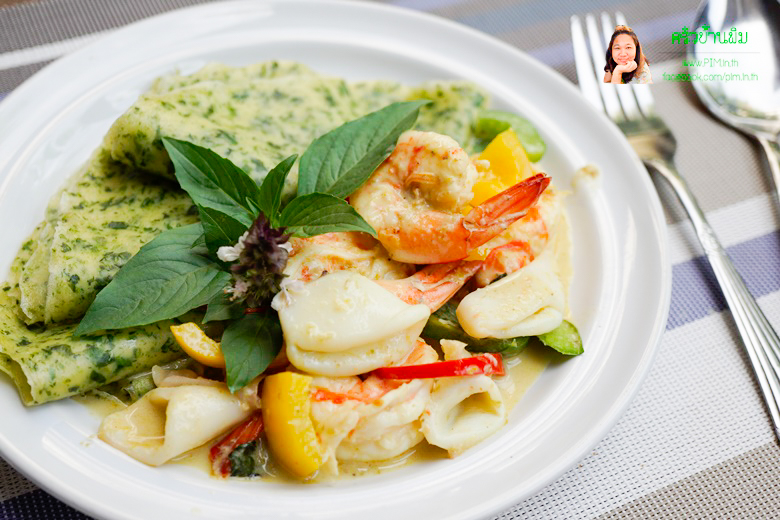 seafood green curry with spinach crepe 25