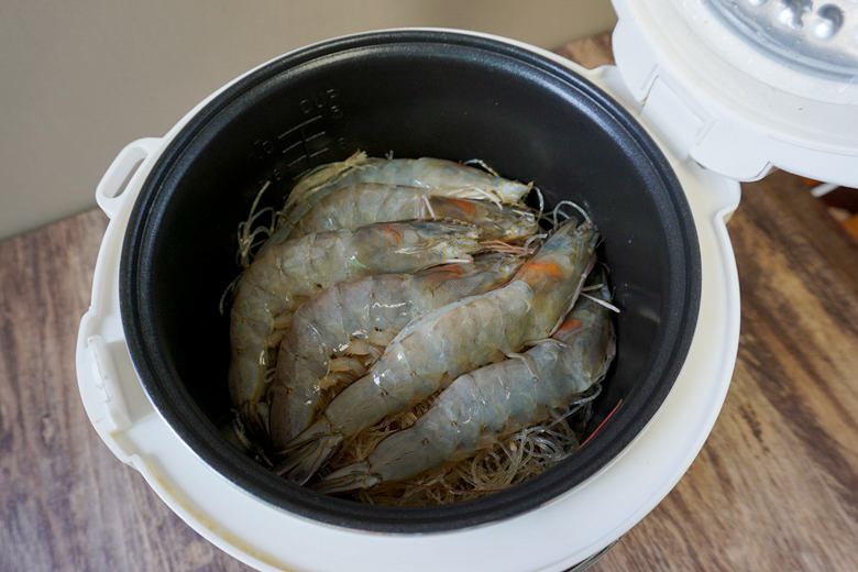 shrimps with glass noodles in rice cooker 13