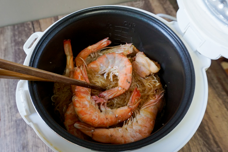 shrimps with glass noodles in rice cooker 14