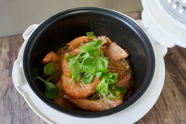 shrimps with glass noodles in rice cooker 15