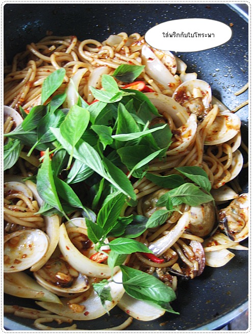 http://pim.in.th/images/all-one-dish-food/spagetti-with-clams-and-thai--chill-paste/spagetti-with-clams-and-thai--chill-paste-17.JPG