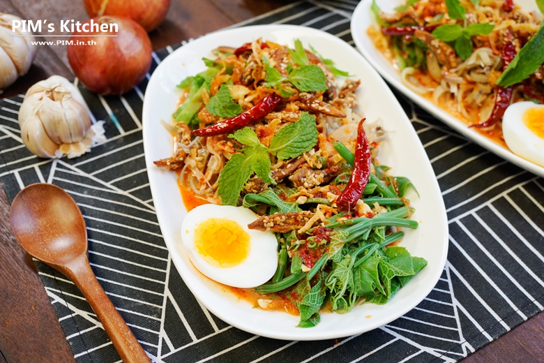 spicy vegetable salad with crispy fried whitebait 01