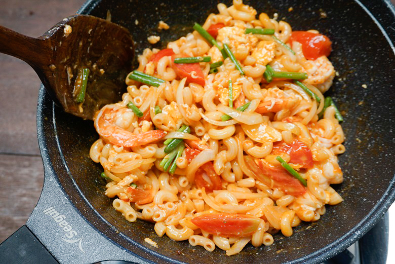 stir fried macaroni with prawn 14