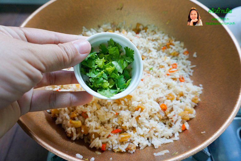 stir fried rice with pork crackling 12