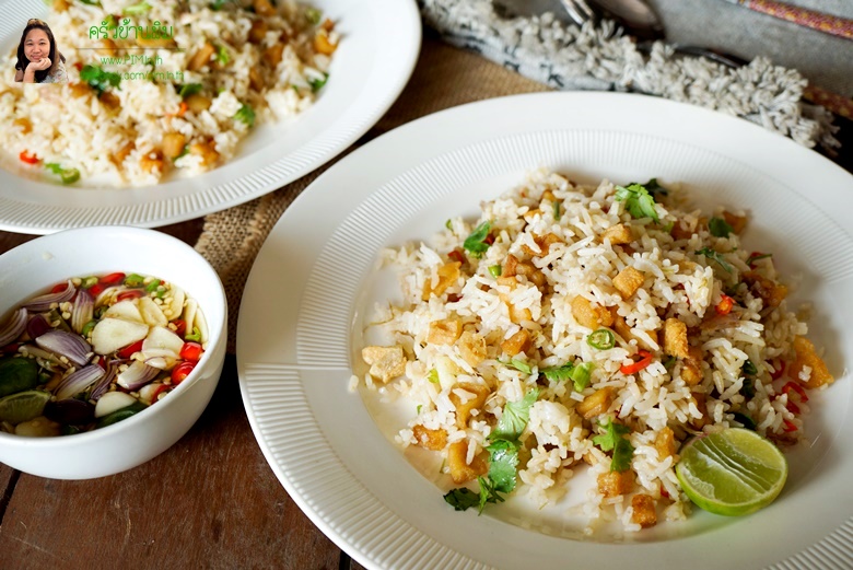 stir fried rice with pork crackling 15