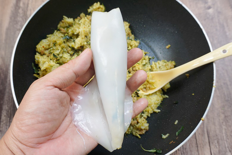 stuffed squid with green curry rice 18