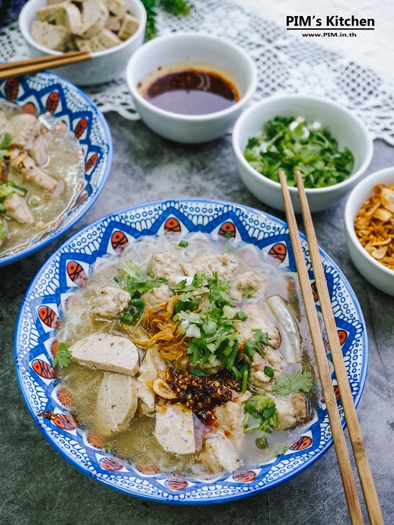 vietnamese rice noodle soup with pork 21