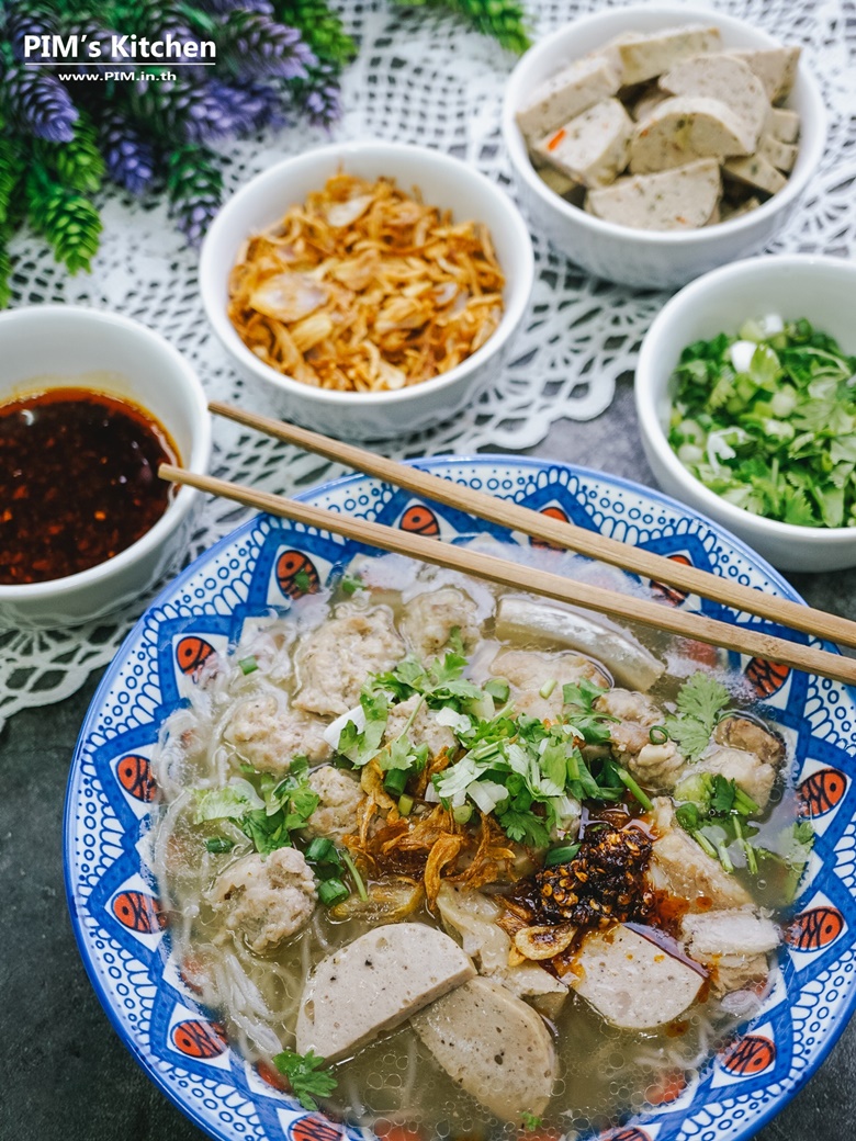 vietnamese rice noodle soup with pork 22