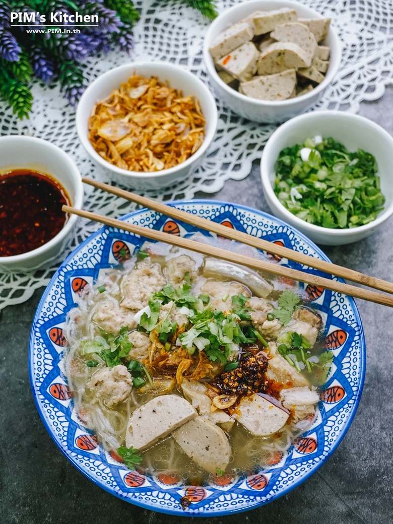 vietnamese rice noodle soup with pork 23