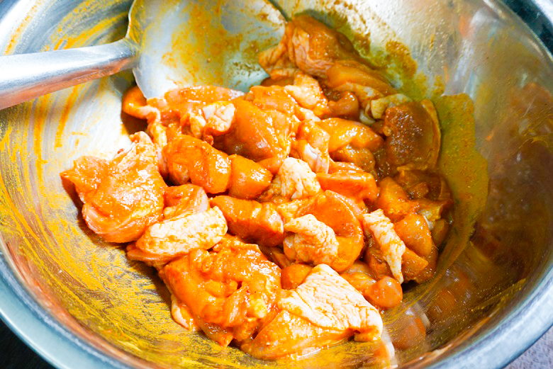 chicken curry with turmeric and tomato 09