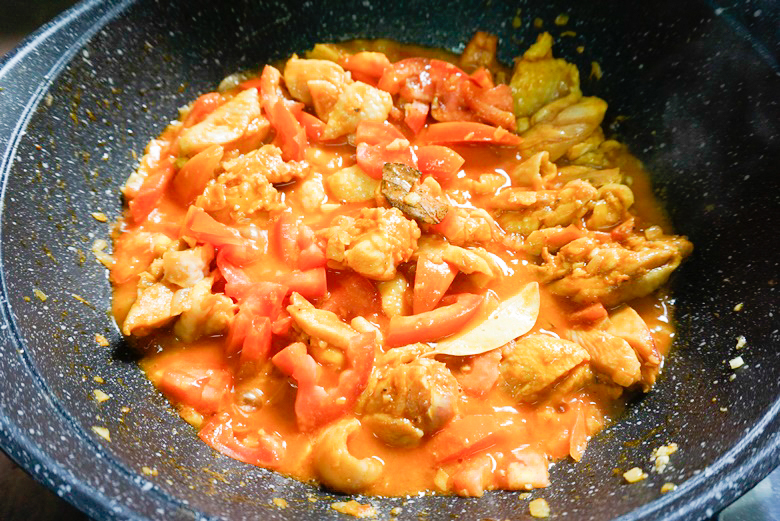 chicken curry with turmeric and tomato 15