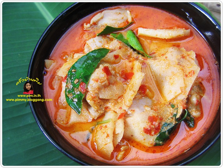 http://pim.in.th/images/all-side-dish-chicken-egg-duck/chicken-in-red-curry-with-sour-bamboo-shoot/kang-kai-normaidong-23.JPG