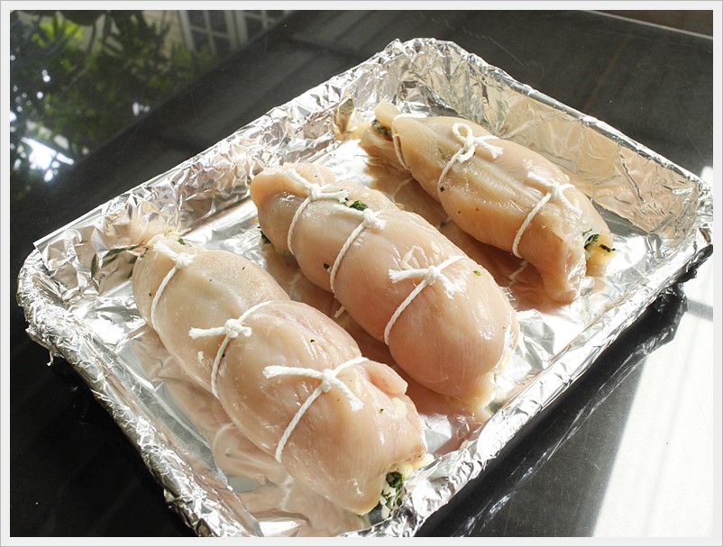 chicken stuffed with spinach and cheese08