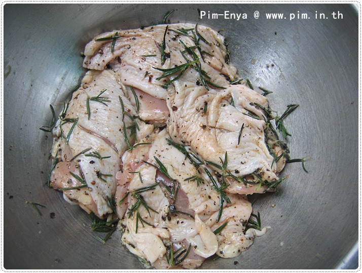 http://pim.in.th/images/all-side-dish-chicken-egg-duck/chicken-with-lemon-and-rosemary/chicken-with-lemon-and-rosemary13.JPG