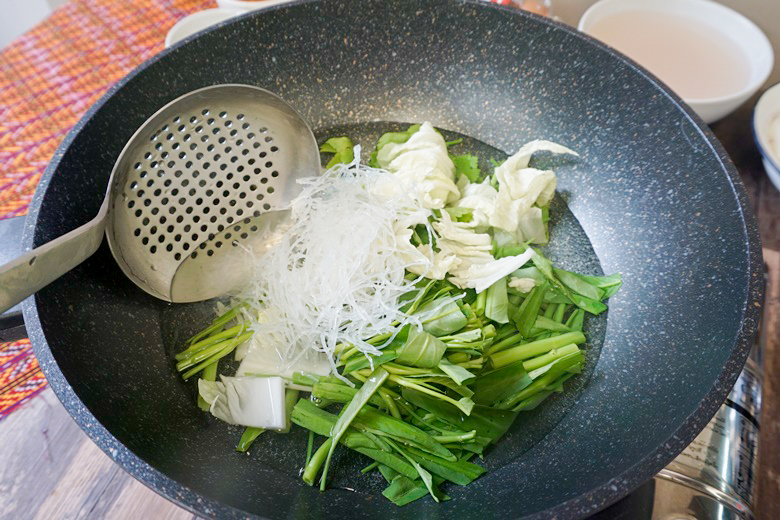 seafood steamed eggs in hot pot with suki sauce 08