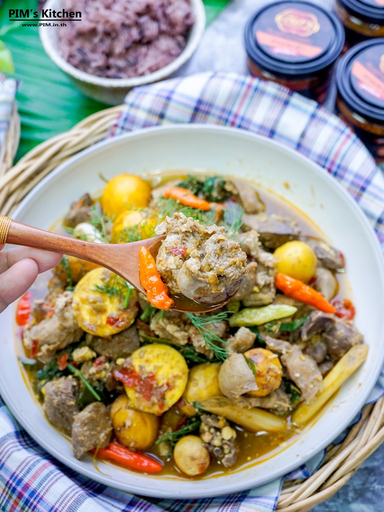 steamed chicken giblets in pot 01