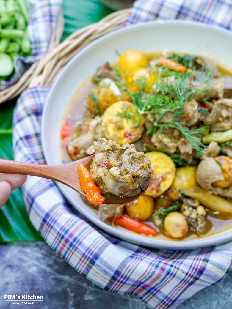 steamed chicken giblets in pot 11