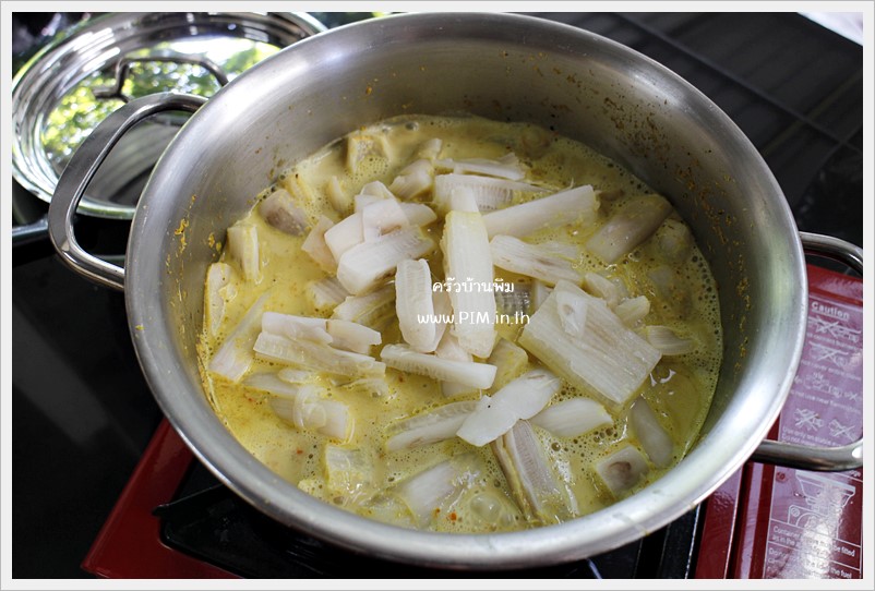 thai southern curry with chicken and banana stalk10