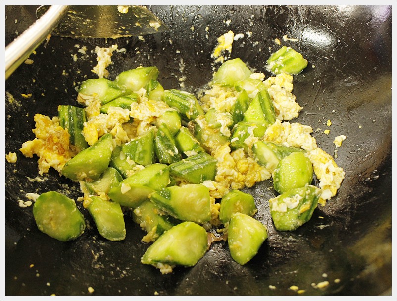 http://www.pim.in.th/images/all-side-dish-egg/stir-fried-zucchini/stir-fried-zucchini-008.JPG