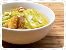 http://pim.in.th/images/all-side-dish-fish/bitter-Cucumber-with-soya-bean-soup/00.jpg