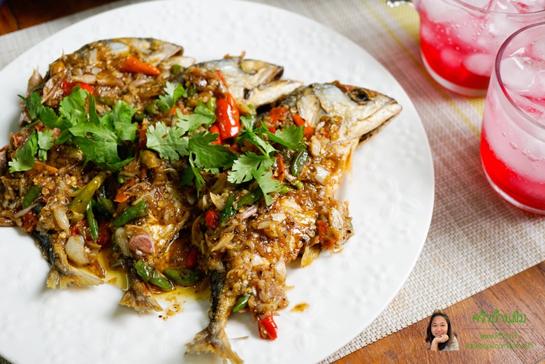 deep fried mackerel with chili garlic sauce 10