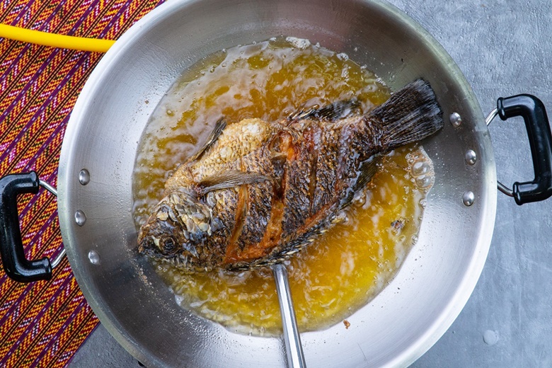 fried fish with chili sauce 07