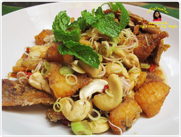 //pim.in.th/images/all-side-dish-fish/pla-tubtim-tod-yum-takrai/pla-tubtim-tod-yum-takrai-08.JPG
