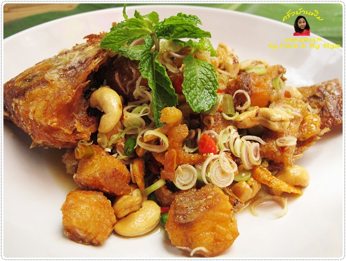 //pim.in.th/images/all-side-dish-fish/pla-tubtim-tod-yum-takrai/pla-tubtim-tod-yum-takrai-11.JPG