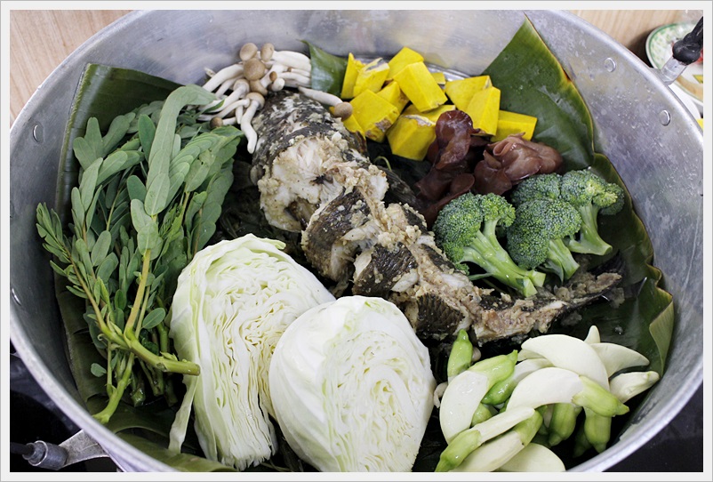 steamed fish with thai herbs 08
