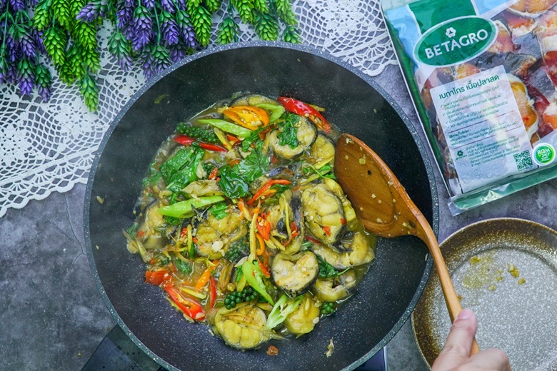 stir fried catfish with chilli paste 14