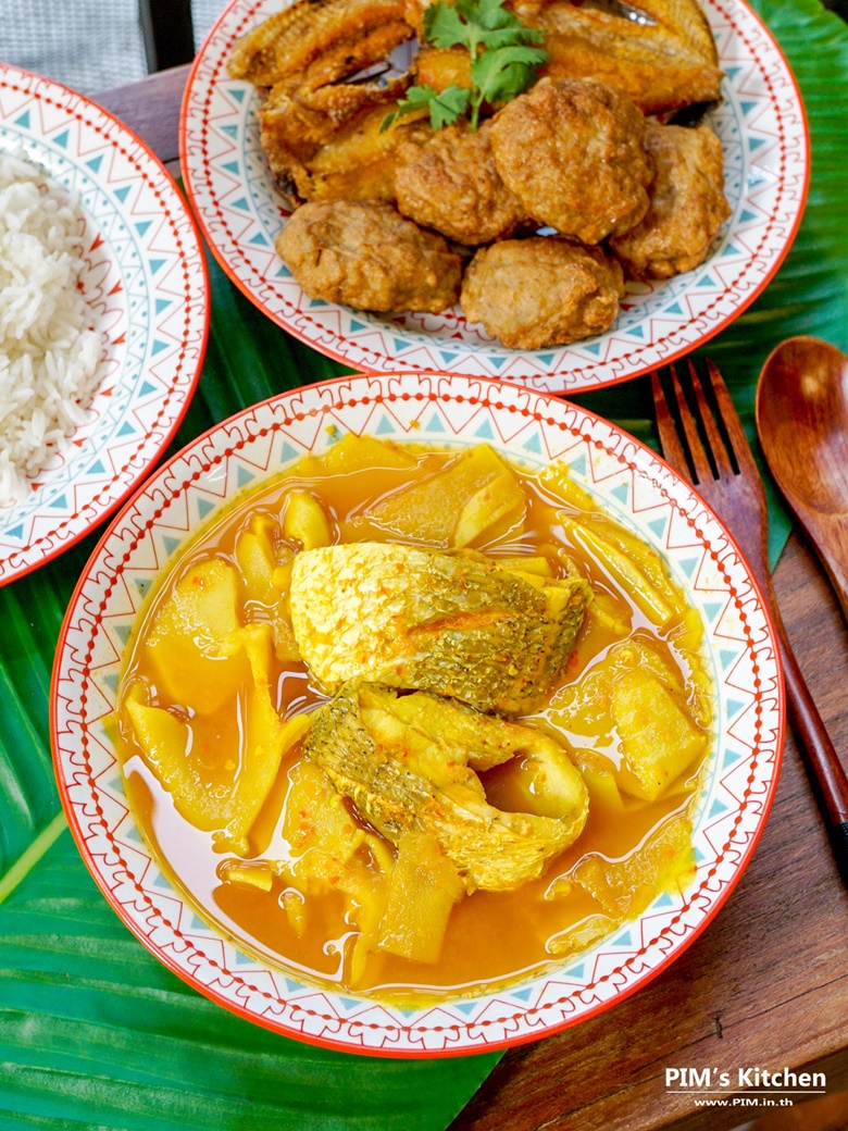 thai spicy sour curry with pickled bamboo shoots 13