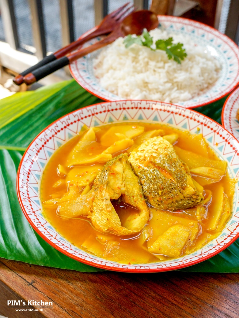 thai spicy sour curry with pickled bamboo shoots 15